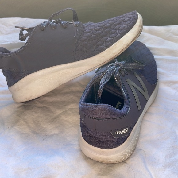 New Balance Kids' Coast V3 FuelCore Size 2 - Picture 6 of 10